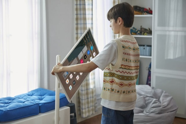 LG StandbyMe - adjustable screen